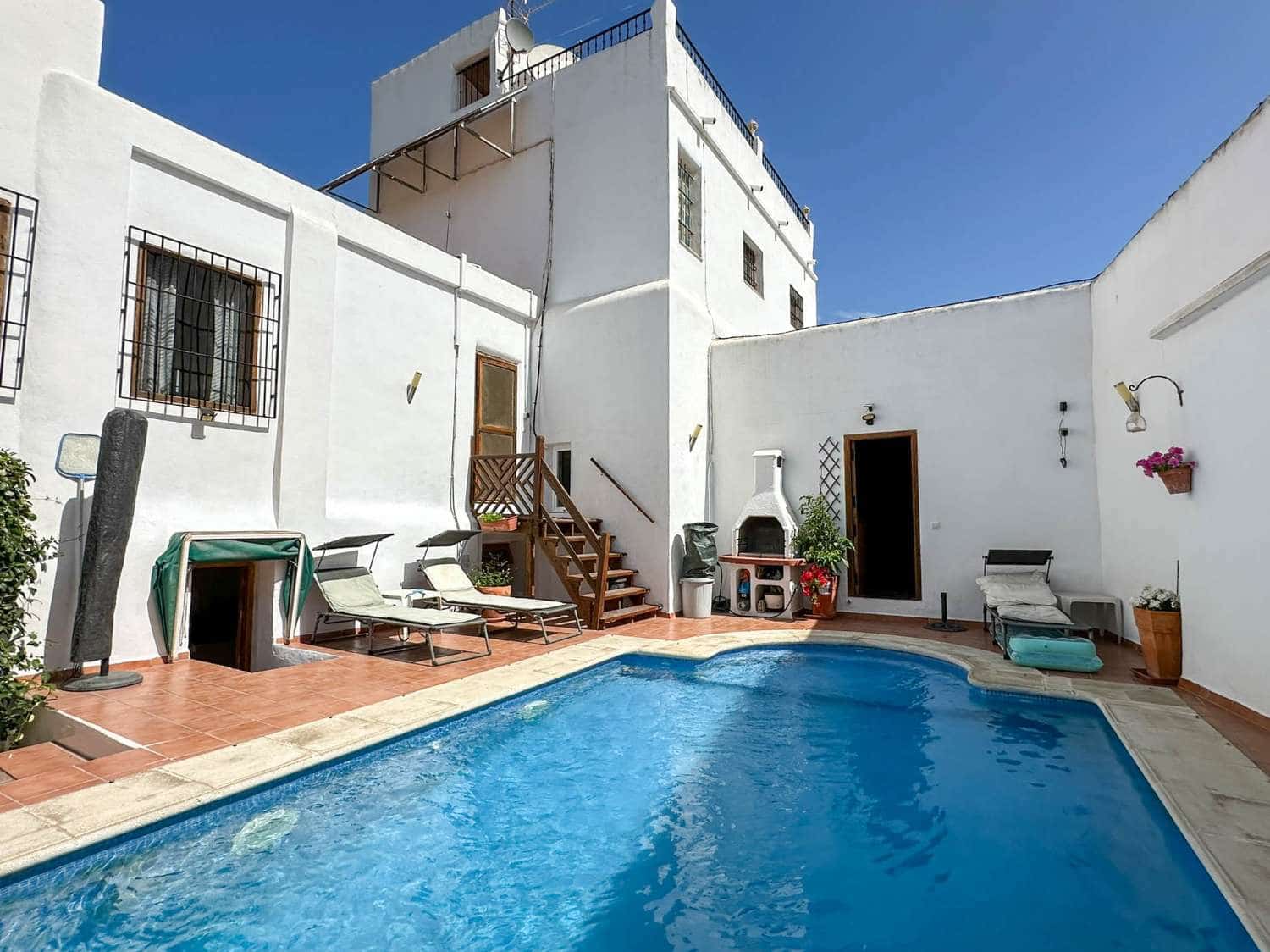 6 bedroom Finca/Country House for sale in Salobrena with pool - € 350,000 (Ref: 9145291)