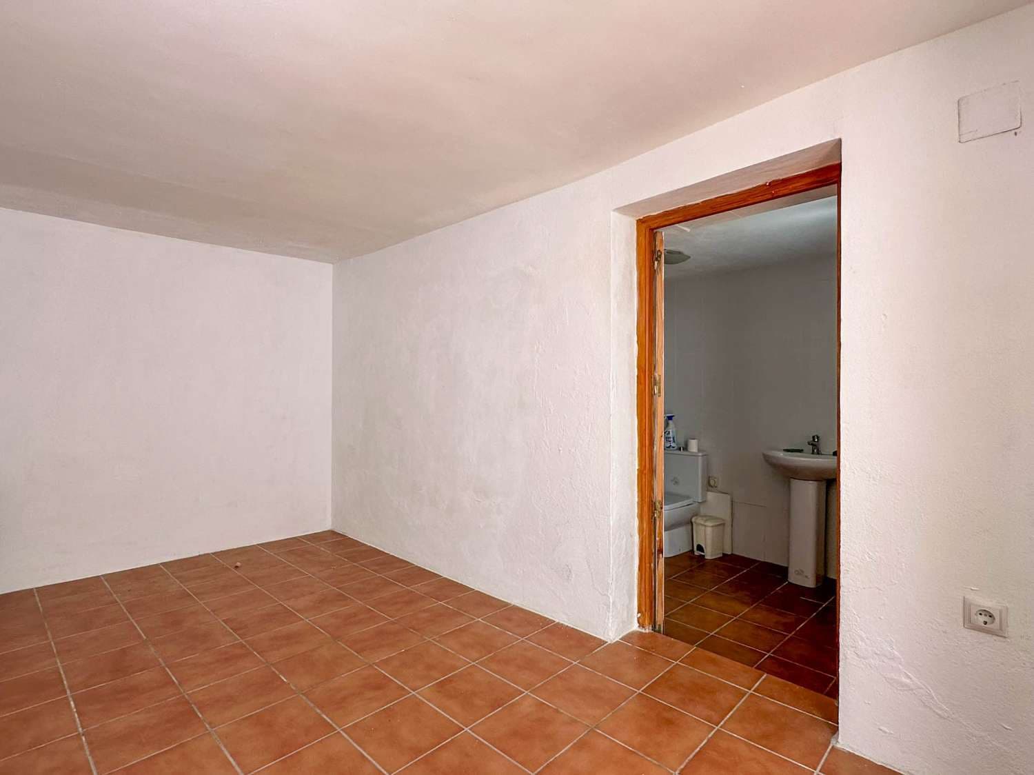 6 bedroom Finca/Country House for sale in Salobrena with pool - € 350,000 (Ref: 9145291)