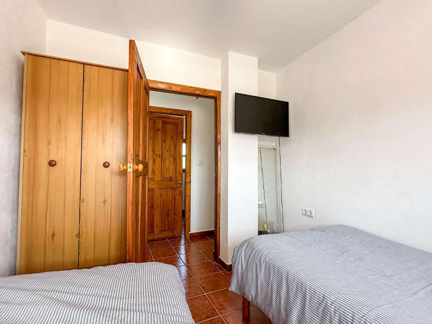 6 bedroom Finca/Country House for sale in Salobrena with pool - € 350,000 (Ref: 9145291)