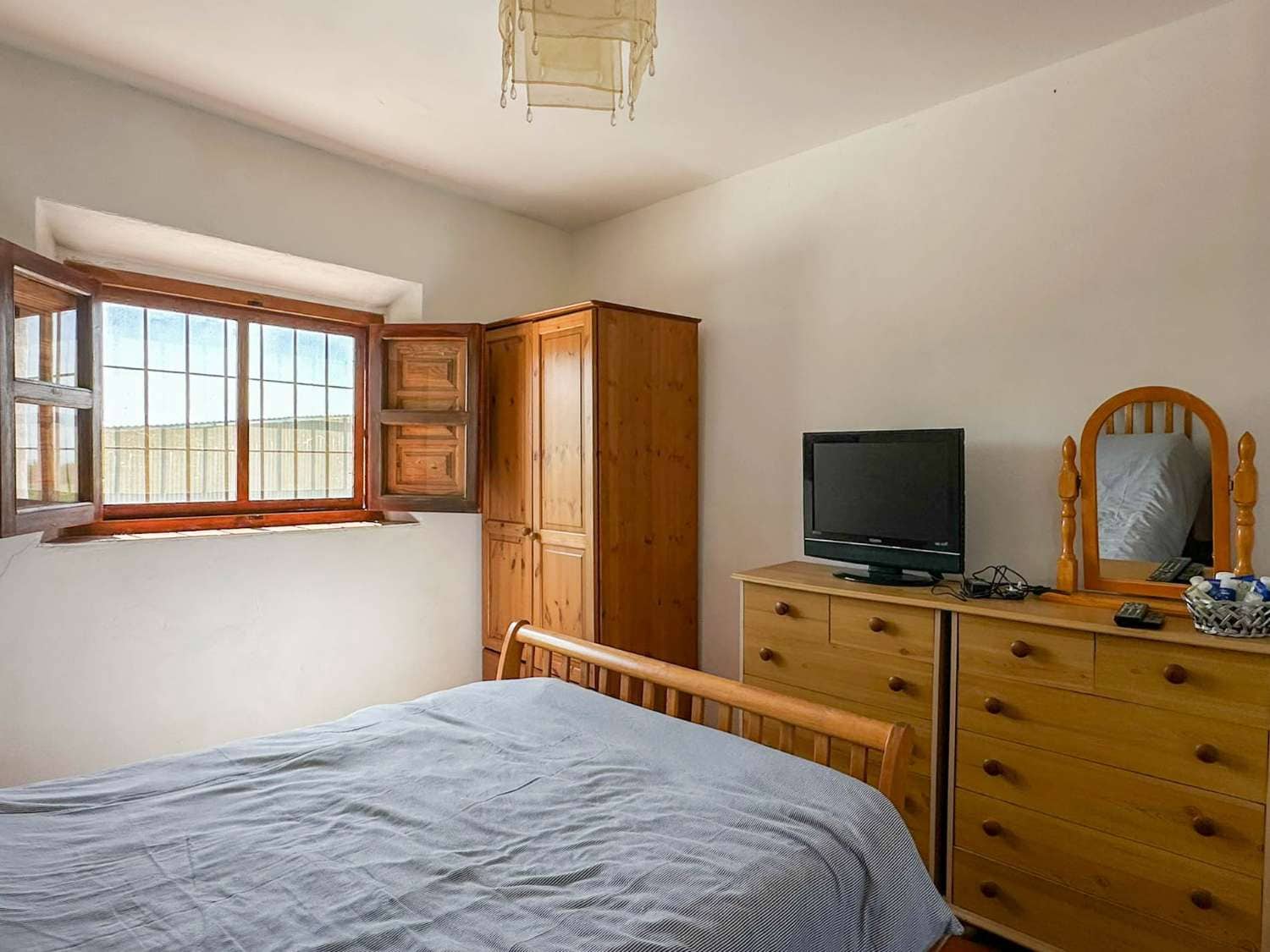 6 bedroom Finca/Country House for sale in Salobrena with pool - € 350,000 (Ref: 9145291)