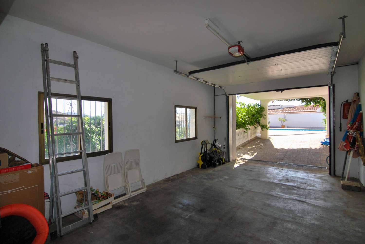 4 Zimmer Villa zu verkaufen in Salobrena mit Pool Garage - 575.000 € (Ref: 9146868)