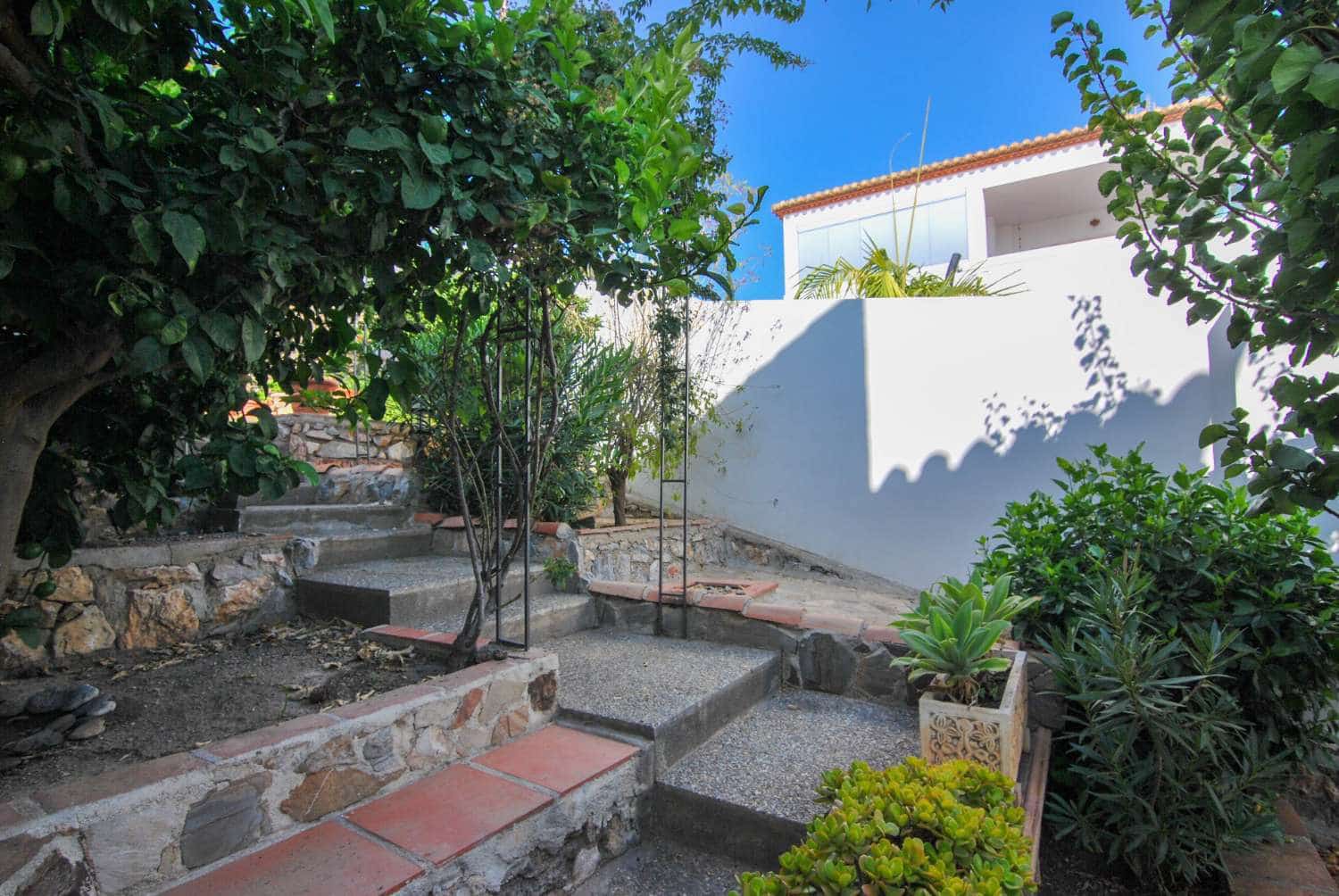 4 Zimmer Villa zu verkaufen in Salobrena mit Pool Garage - 575.000 € (Ref: 9146868)