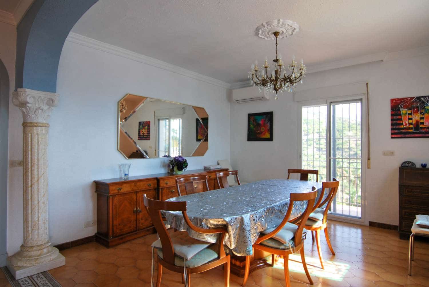 4 Zimmer Villa zu verkaufen in Salobrena mit Pool Garage - 575.000 € (Ref: 9146868)