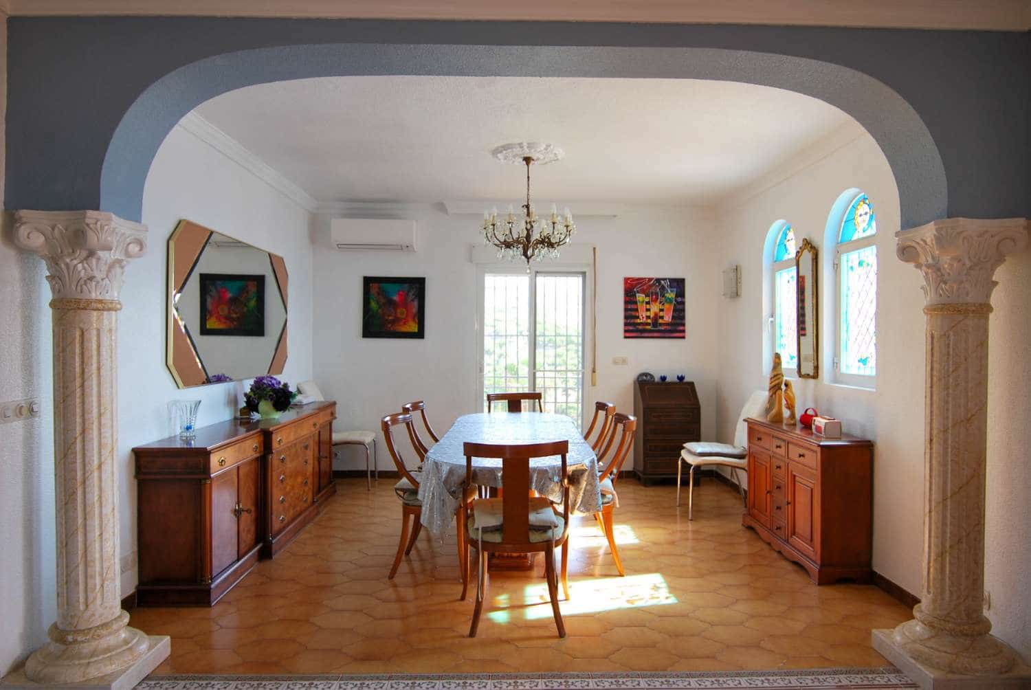 4 Zimmer Villa zu verkaufen in Salobrena mit Pool Garage - 575.000 € (Ref: 9146868)