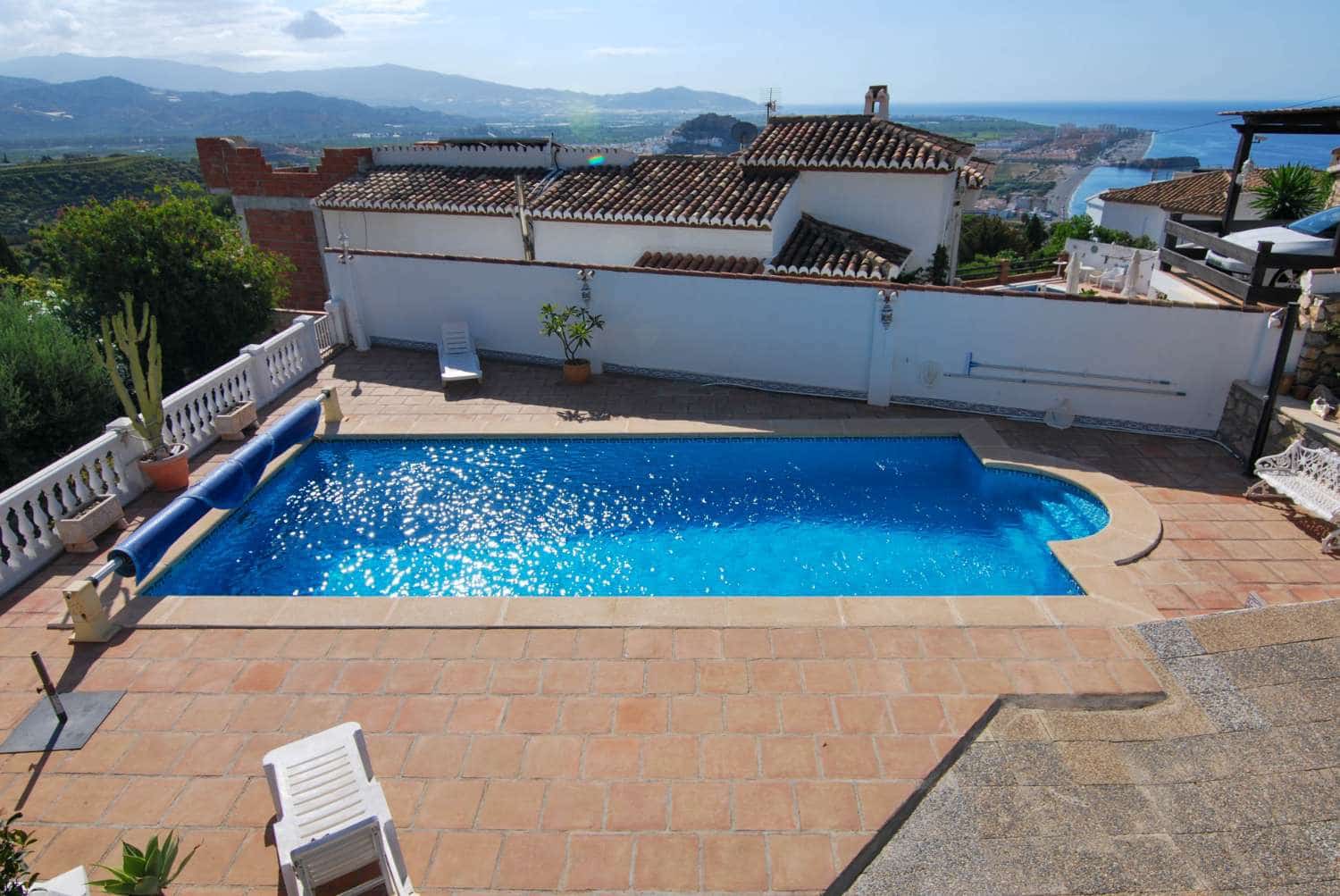 4 Zimmer Villa zu verkaufen in Salobrena mit Pool Garage - 575.000 € (Ref: 9146868)