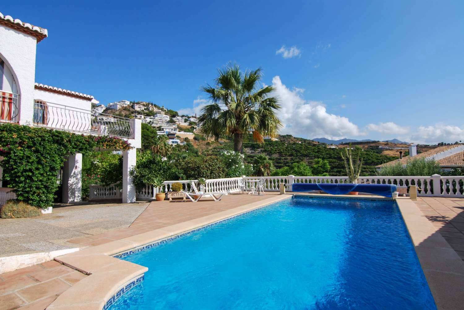 4 Zimmer Villa zu verkaufen in Salobrena mit Pool Garage - 575.000 € (Ref: 9146868)