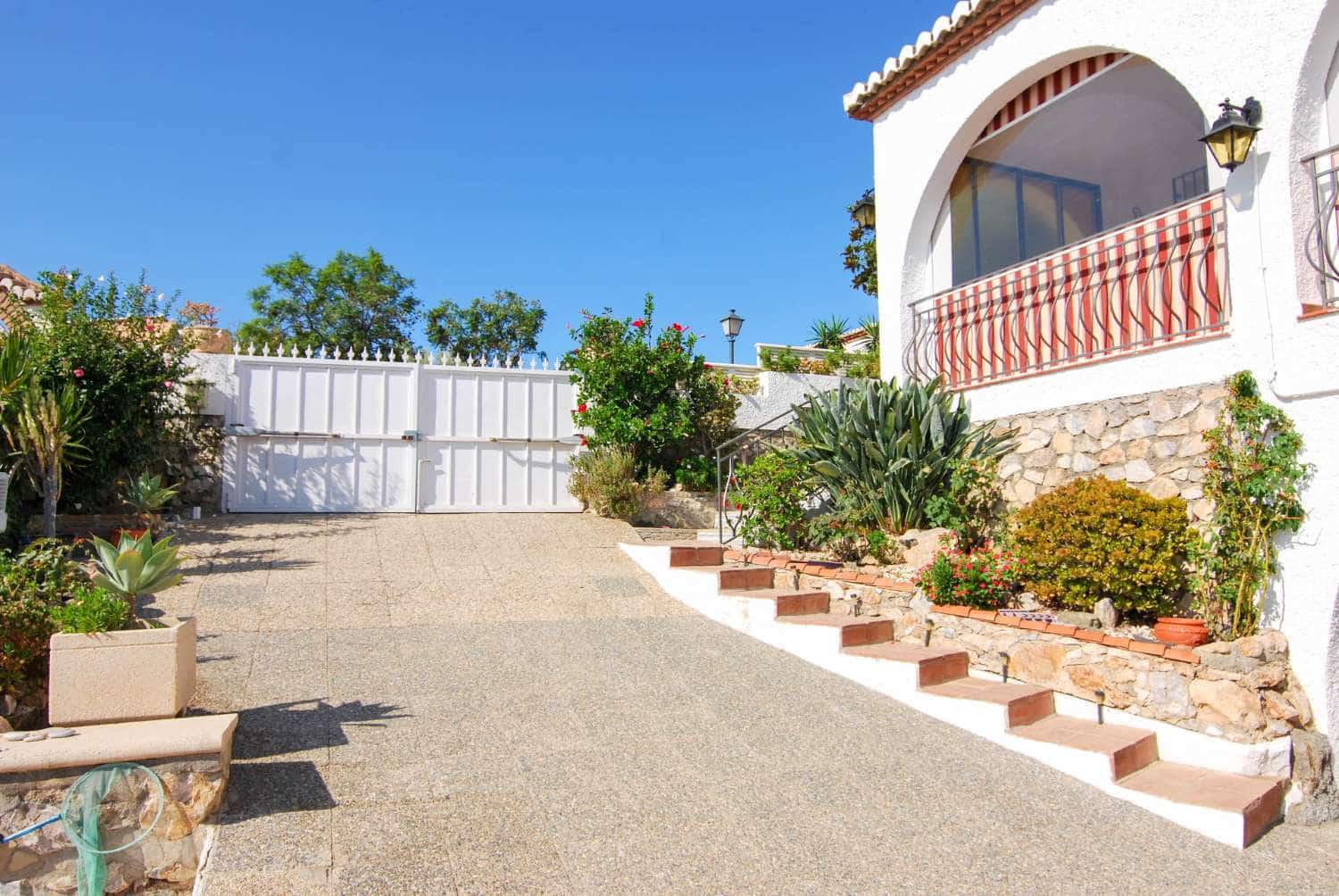 4 Zimmer Villa zu verkaufen in Salobrena mit Pool Garage - 575.000 € (Ref: 9146868)