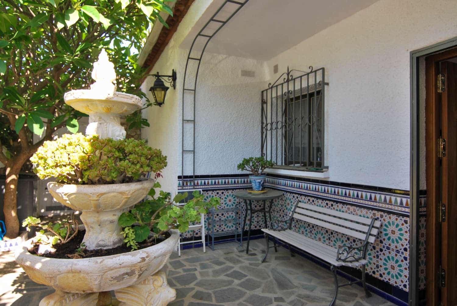 4 Zimmer Villa zu verkaufen in Salobrena mit Pool Garage - 575.000 € (Ref: 9146868)