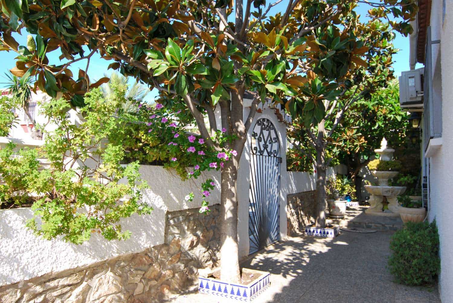 4 Zimmer Villa zu verkaufen in Salobrena mit Pool Garage - 575.000 € (Ref: 9146868)