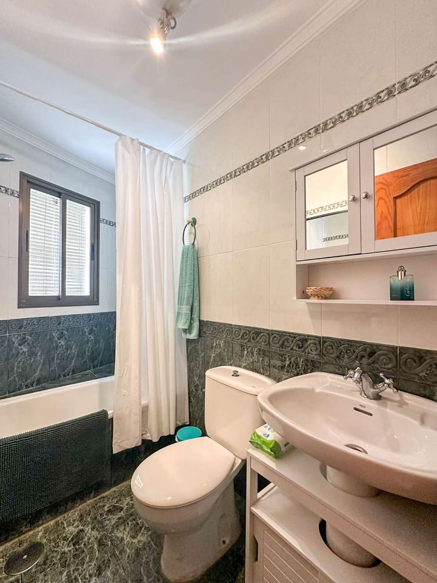 3 bedroom Semi-detached Villa for rent in Salobrena - € 700 (Ref: 9226270)