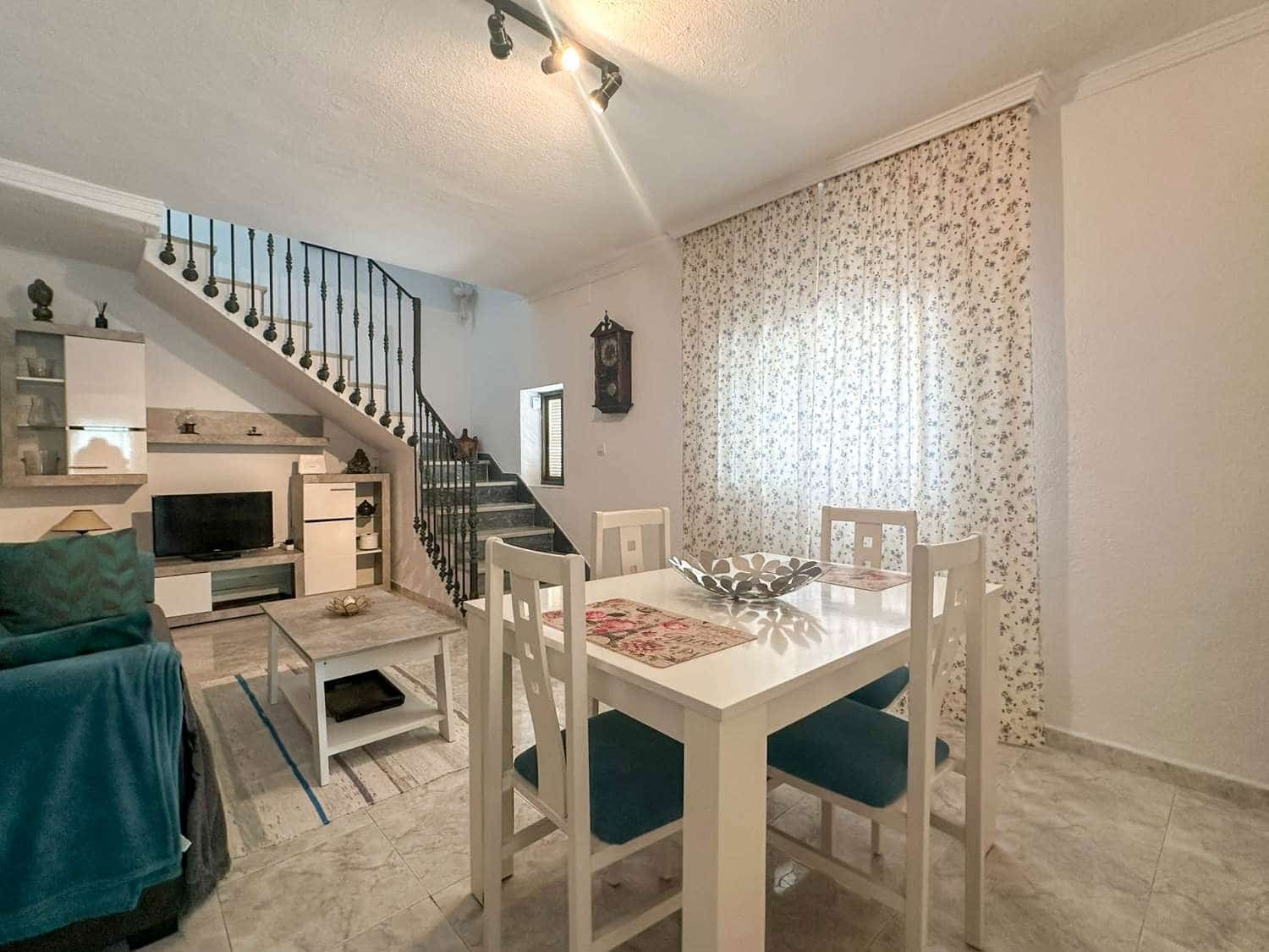 3 bedroom Semi-detached Villa for rent in Salobrena - € 700 (Ref: 9226270)