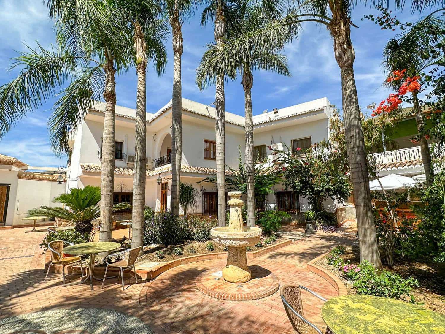 8 slaapkamer Villa te koop in Salobrena met zwembad - € 1.750.000 (Ref: 9275882)