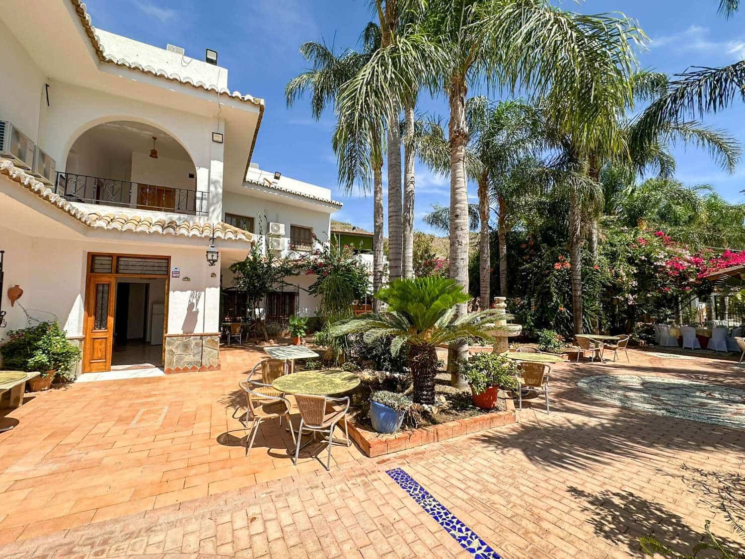 8 slaapkamer Villa te koop in Salobrena met zwembad - € 1.750.000 (Ref: 9275882)