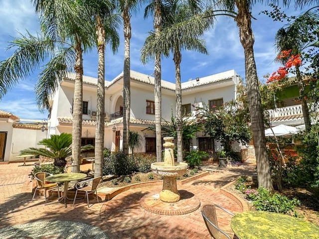 8 slaapkamer Villa te koop in Salobreña met zwembad - € 1.750.000 (Ref: 9275882)