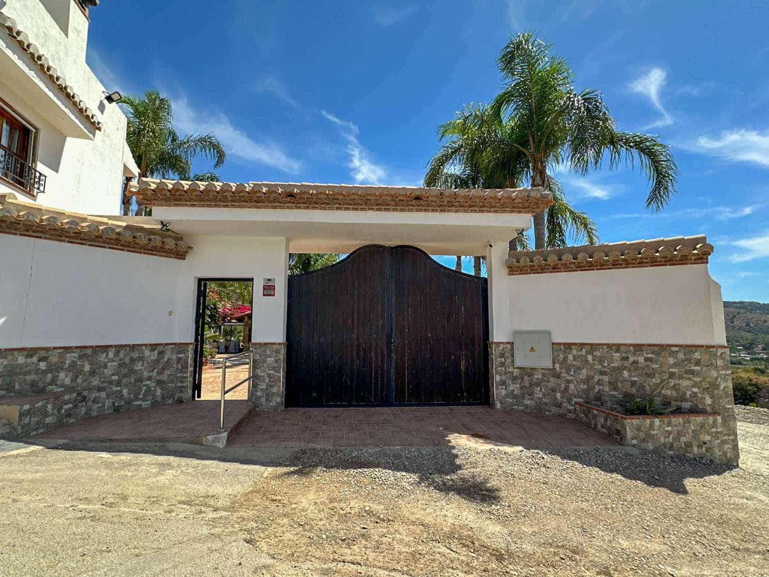 8 slaapkamer Villa te koop in Salobrena met zwembad - € 1.750.000 (Ref: 9275882)