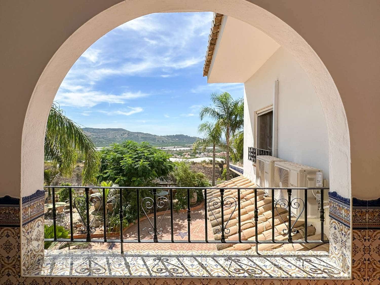 8 slaapkamer Villa te koop in Salobrena met zwembad - € 1.750.000 (Ref: 9275882)