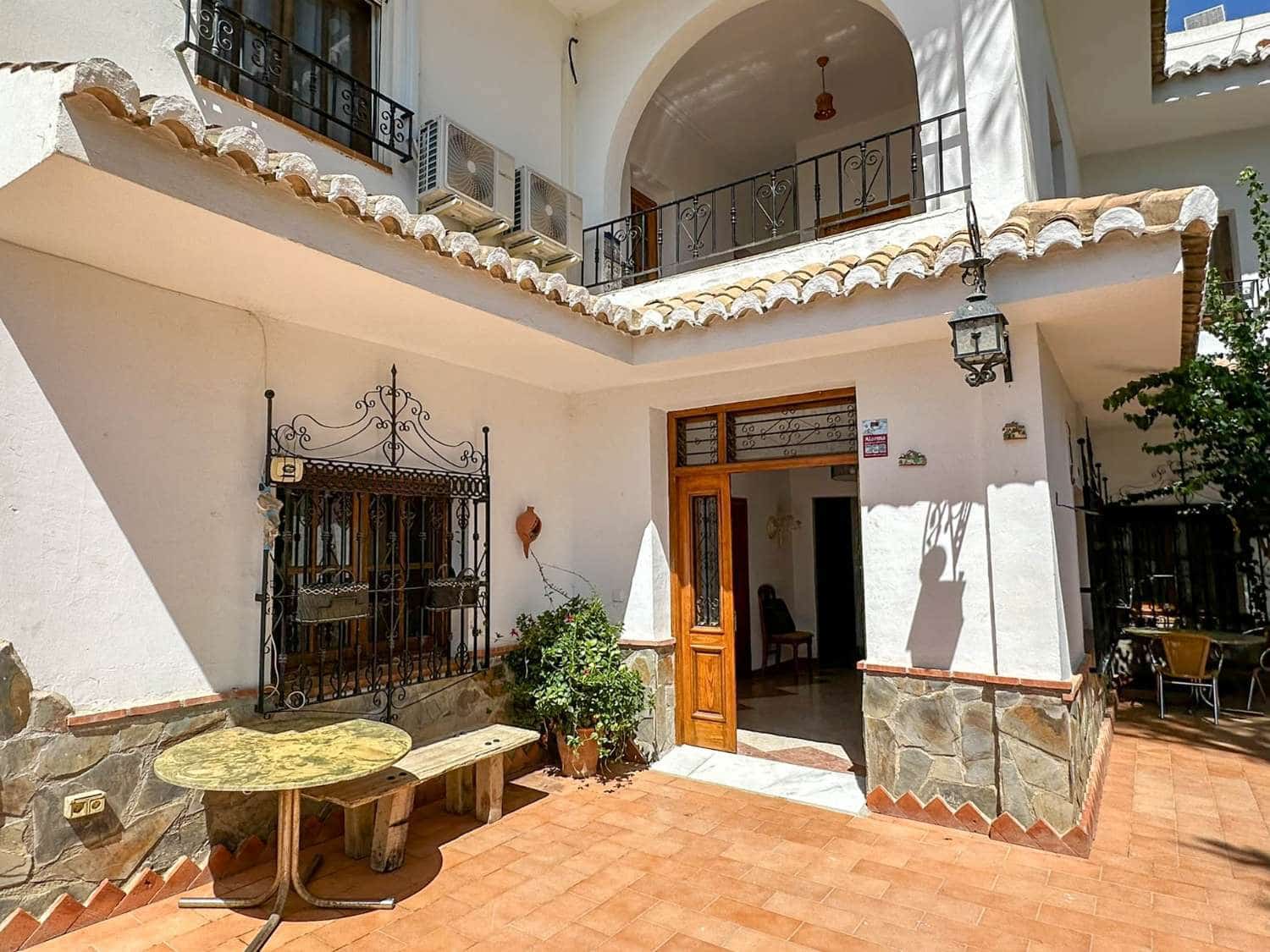 8 slaapkamer Villa te koop in Salobrena met zwembad - € 1.750.000 (Ref: 9275882)