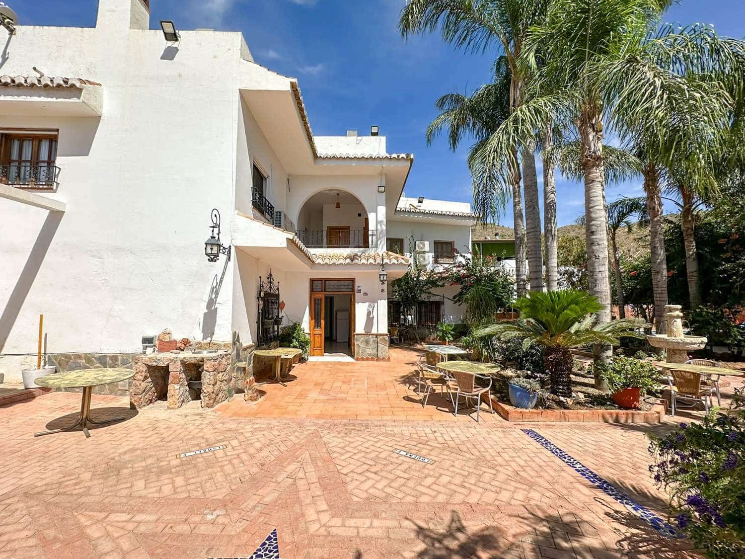 8 slaapkamer Villa te koop in Salobrena met zwembad - € 1.750.000 (Ref: 9275882)