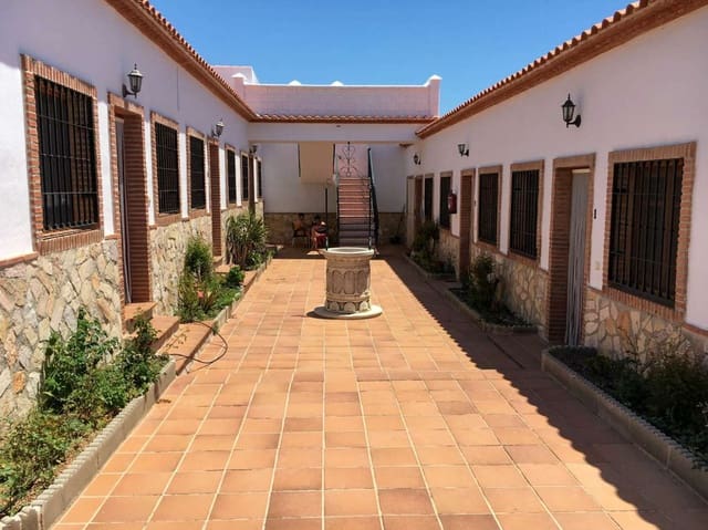 14 soveværelse Finca/Landehus til salg i Motril med swimmingpool - € 599.000 (Ref: 9304980)