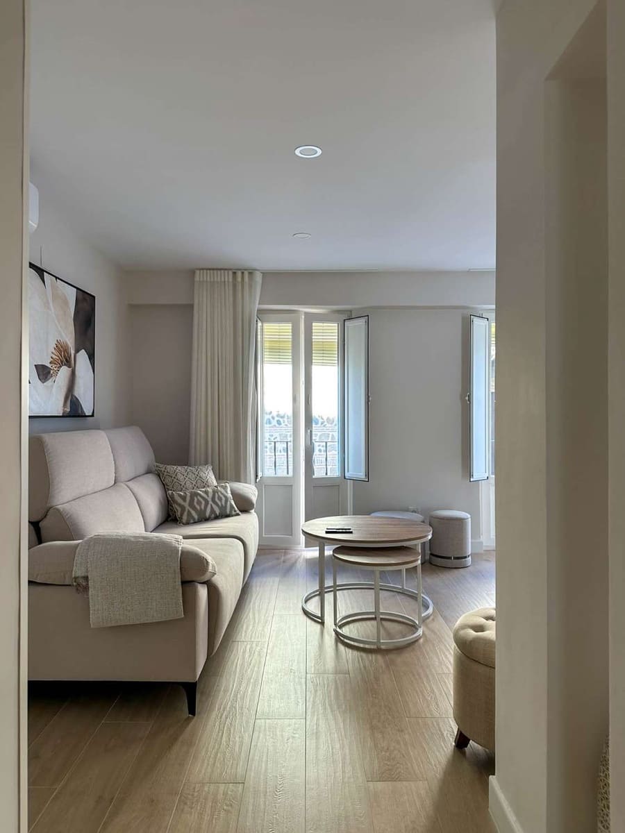 2 slaapkamer Flat te huur in Almunecar - € 850 (Ref: 9310560)