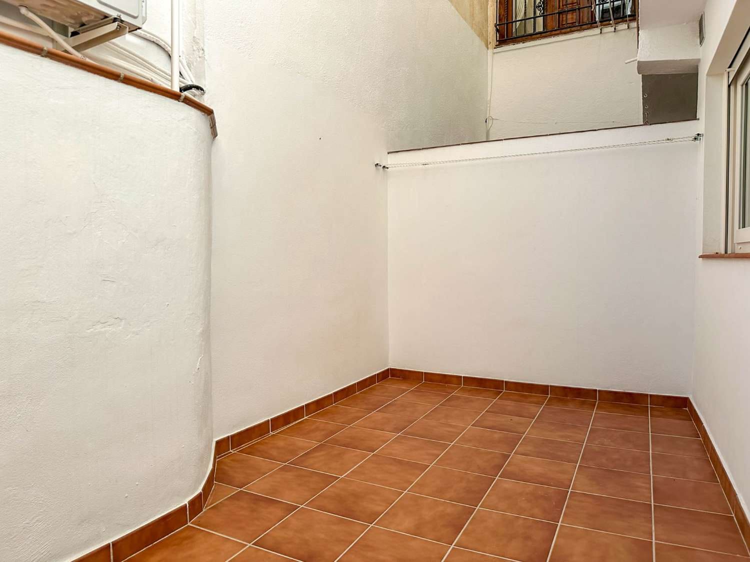 2 slaapkamer Flat te huur in Almunecar - € 850 (Ref: 9310560)