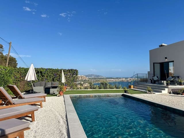 Casa de 3 habitaciones en Salobreña en venta con piscina - 950.000 € (Ref: 9344431)