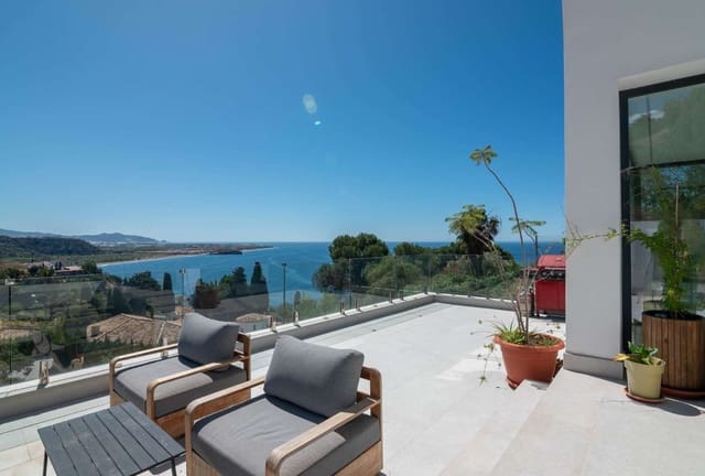 Casa de 3 habitaciones en Salobreña en venta con piscina - 950.000 € (Ref: 9344431)
