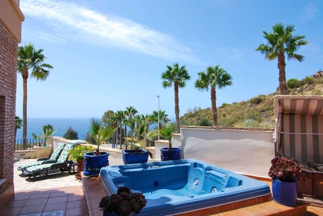 4 soverom Hus til salgs i Salobreña med svømmebasseng - € 480 000 (Ref: 9430744)