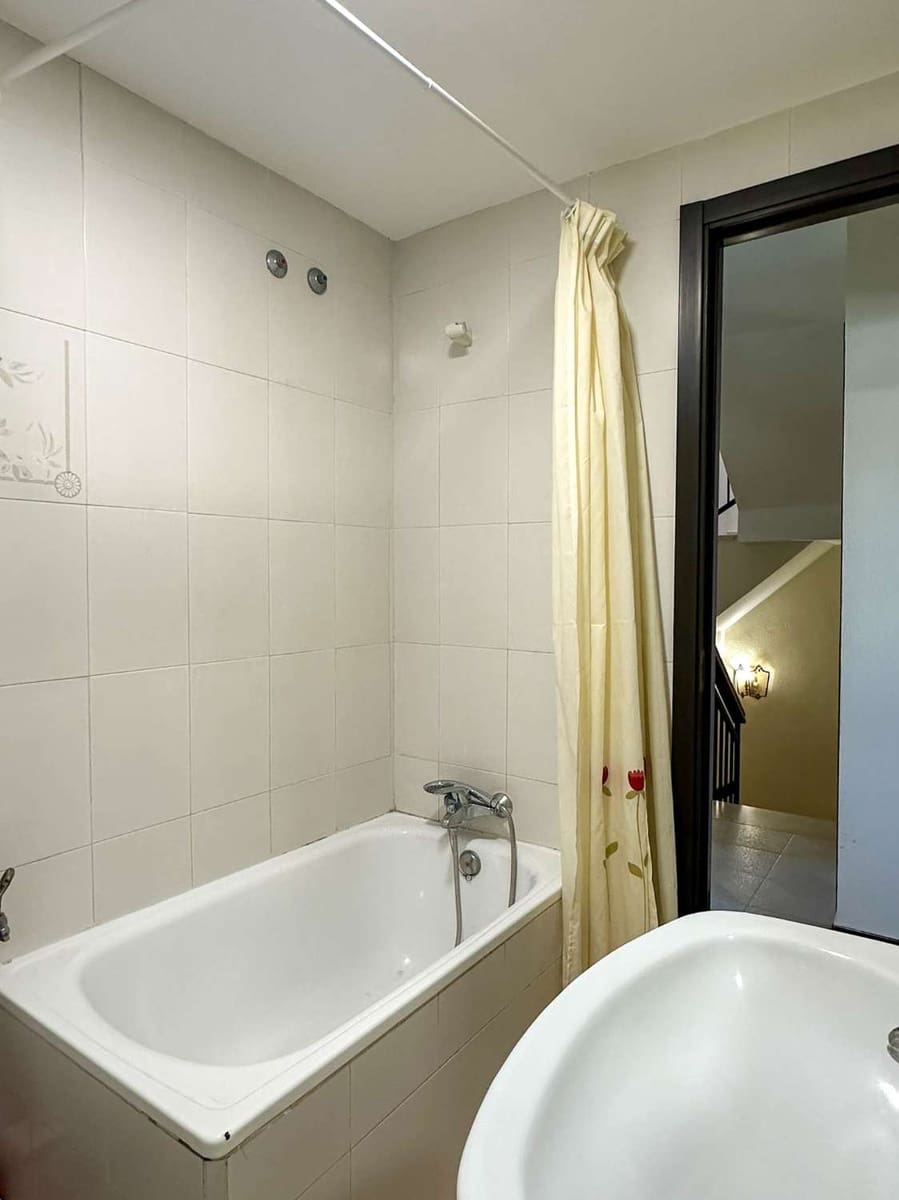 5 makuuhuone Rivitalo myytävänä paikassa Salobrena mukana uima-altaan - 416 000 € (Ref: 9446006)