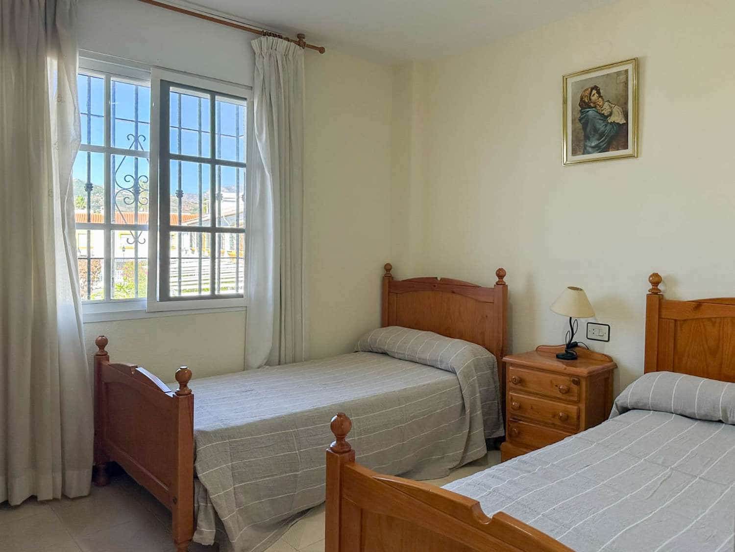 5 makuuhuone Rivitalo myytävänä paikassa Salobrena mukana uima-altaan - 416 000 € (Ref: 9446006)