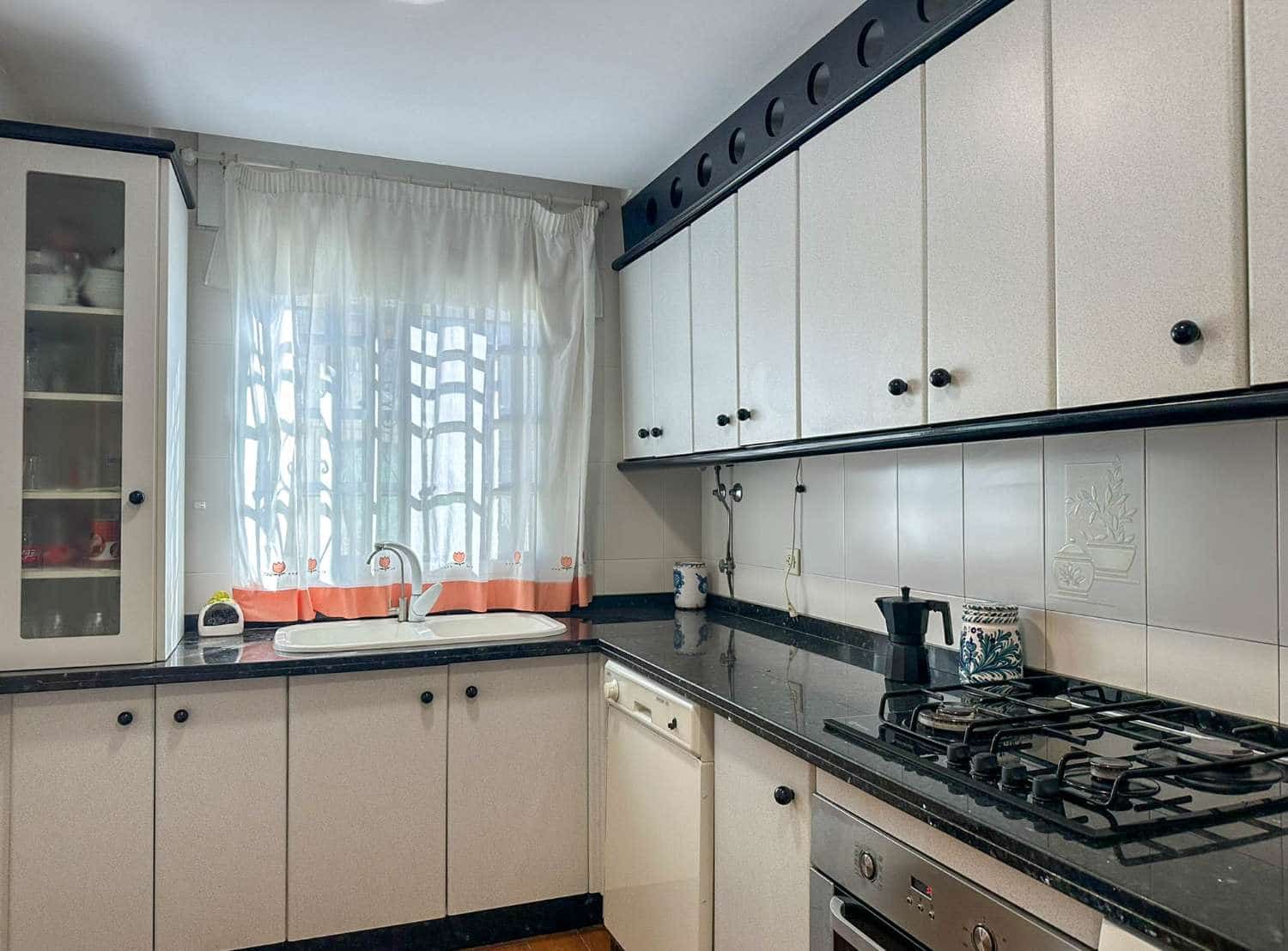 5 makuuhuone Rivitalo myytävänä paikassa Salobrena mukana uima-altaan - 416 000 € (Ref: 9446006)