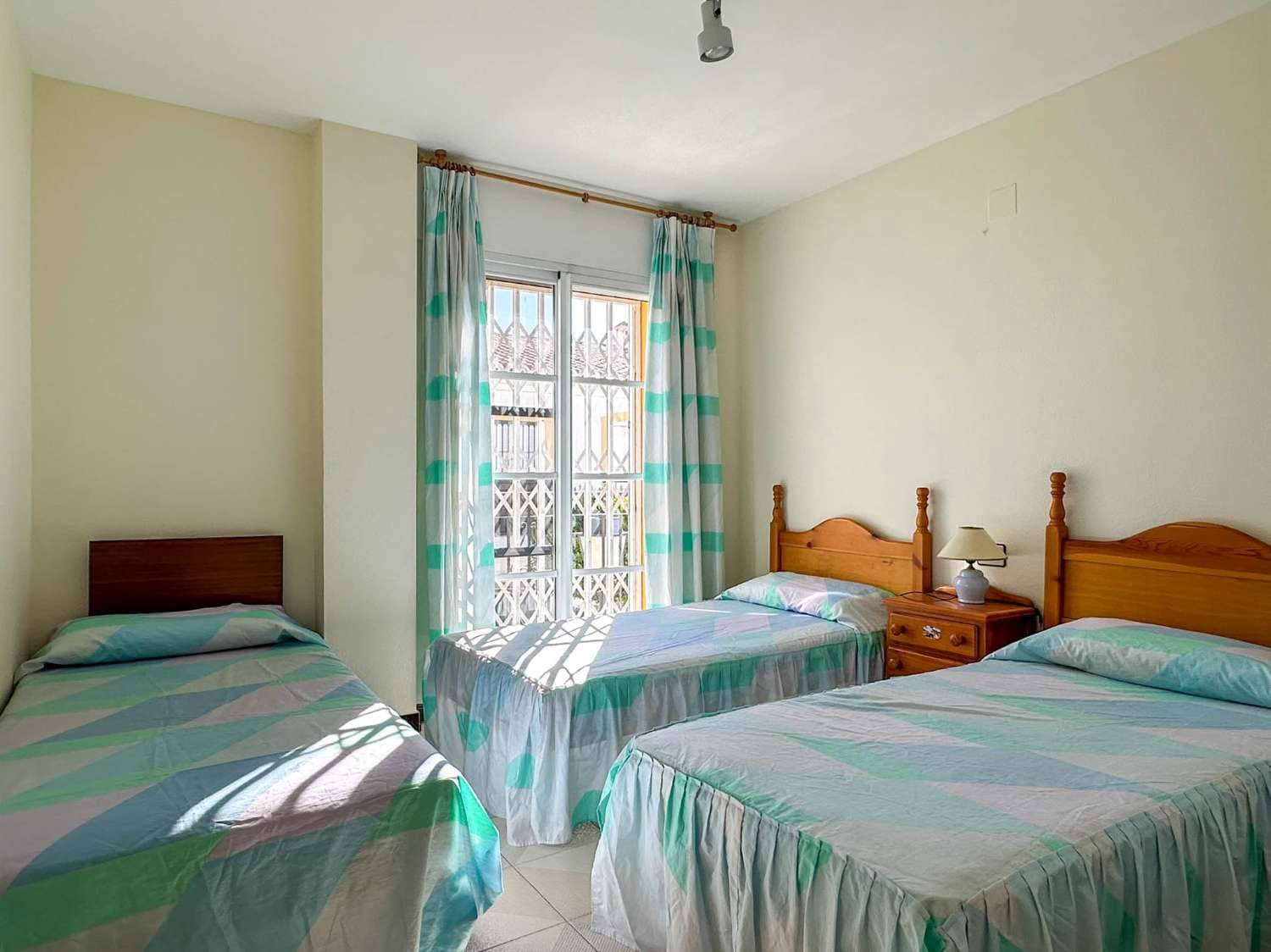 5 makuuhuone Rivitalo myytävänä paikassa Salobrena mukana uima-altaan - 416 000 € (Ref: 9446006)