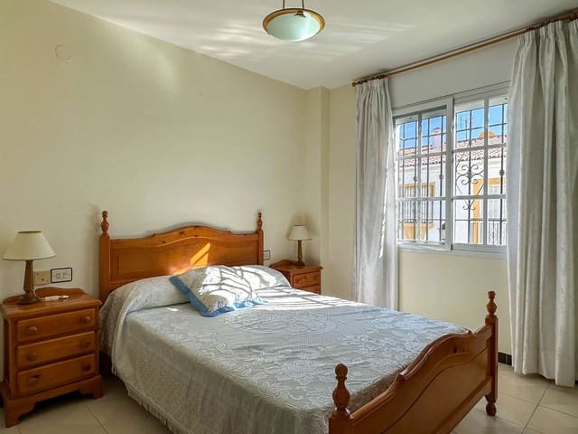 5 chambre Villa/Maison Mitoyenne à vendre à Salobreña avec piscine - 416 000 € (Ref: 9446006)