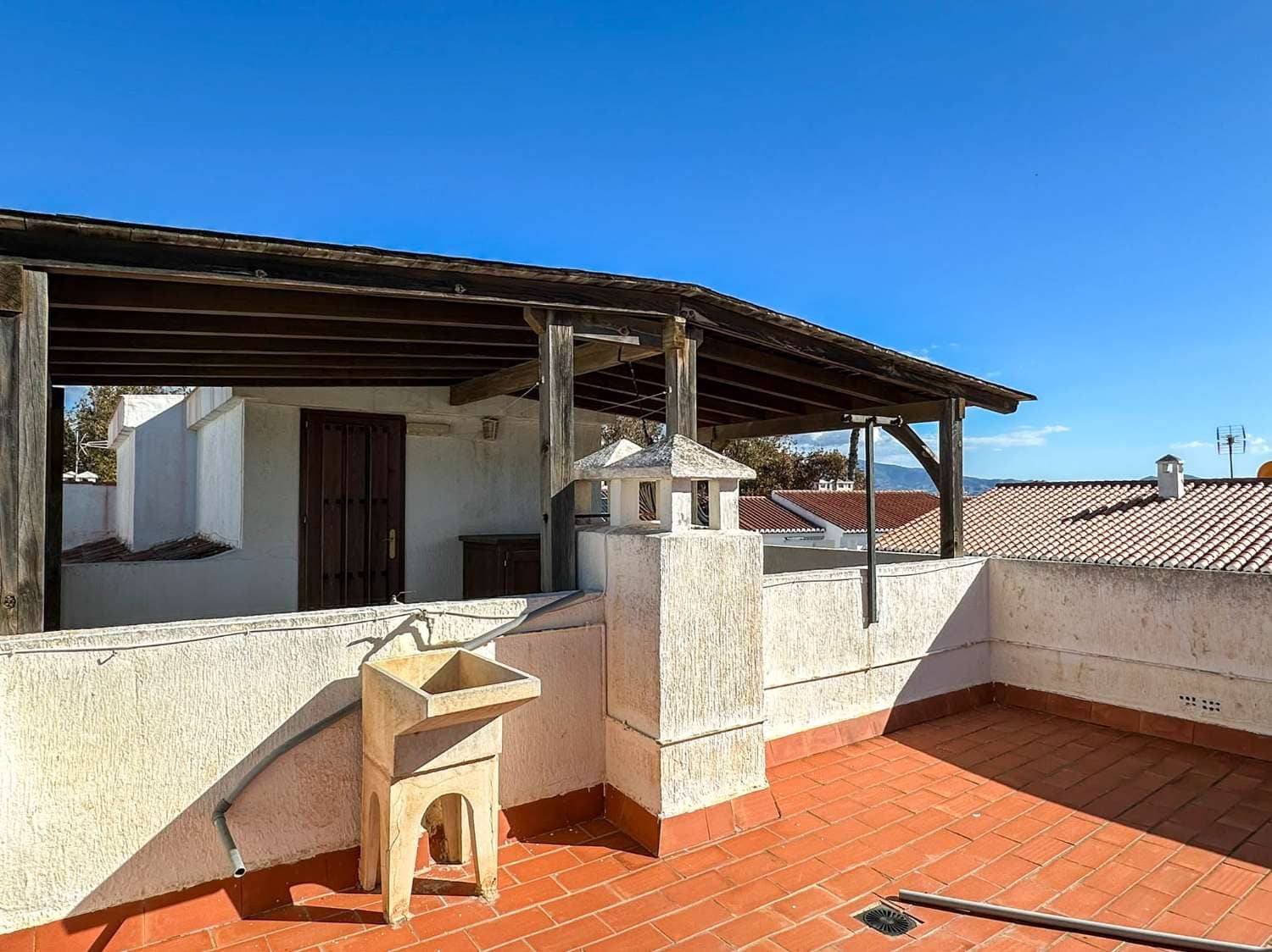 5 makuuhuone Rivitalo myytävänä paikassa Salobrena mukana uima-altaan - 416 000 € (Ref: 9446006)