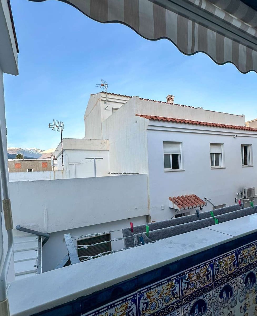 Piso de 3 habitaciones en Vélez de Benaudalla en alquiler - 750 € (Ref: 9518557)