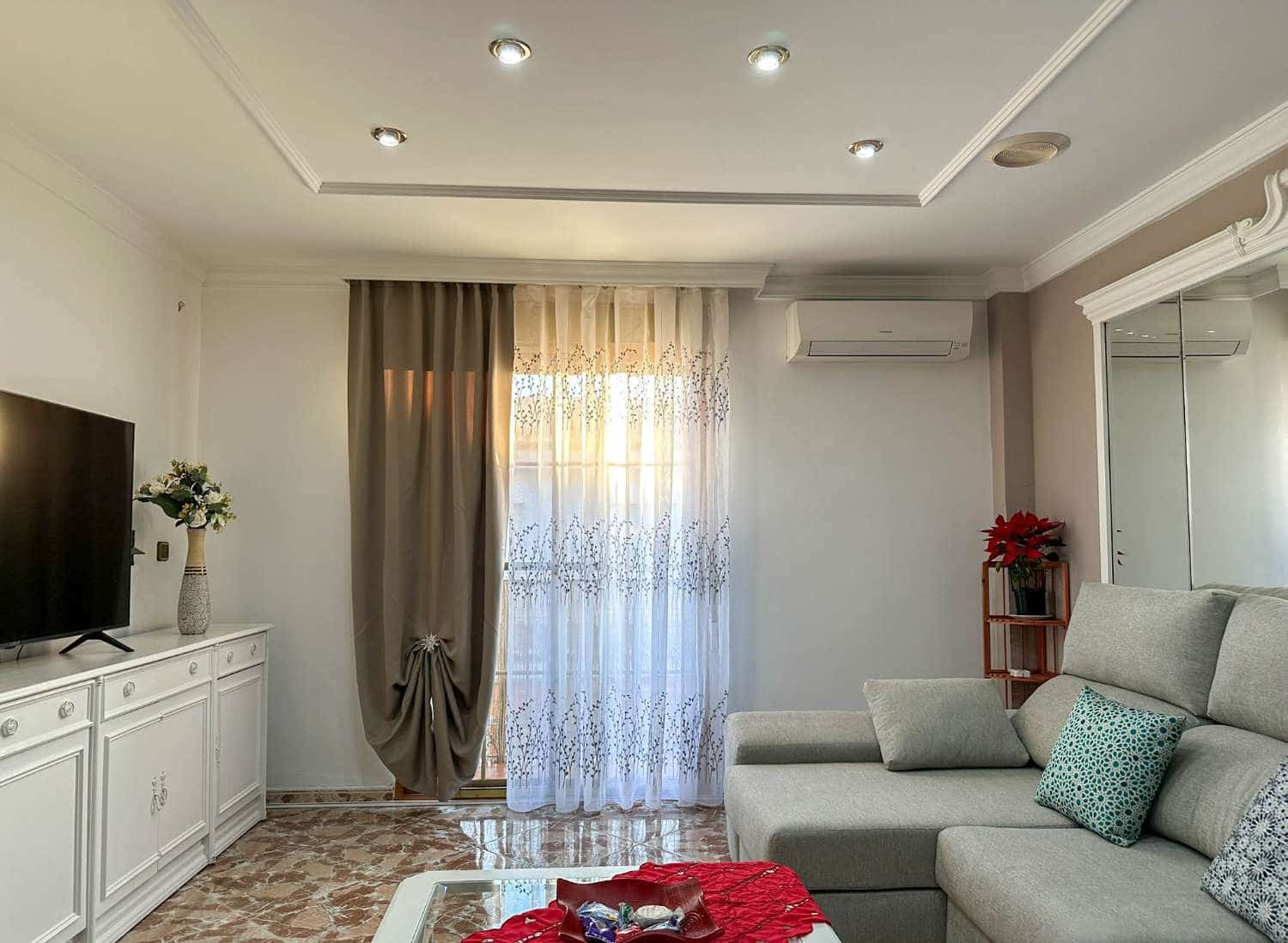Piso de 3 habitaciones en Vélez de Benaudalla en alquiler - 750 € (Ref: 9518557)