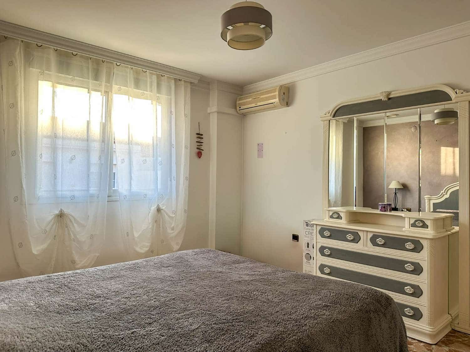 Piso de 3 habitaciones en Vélez de Benaudalla en alquiler - 750 € (Ref: 9518557)