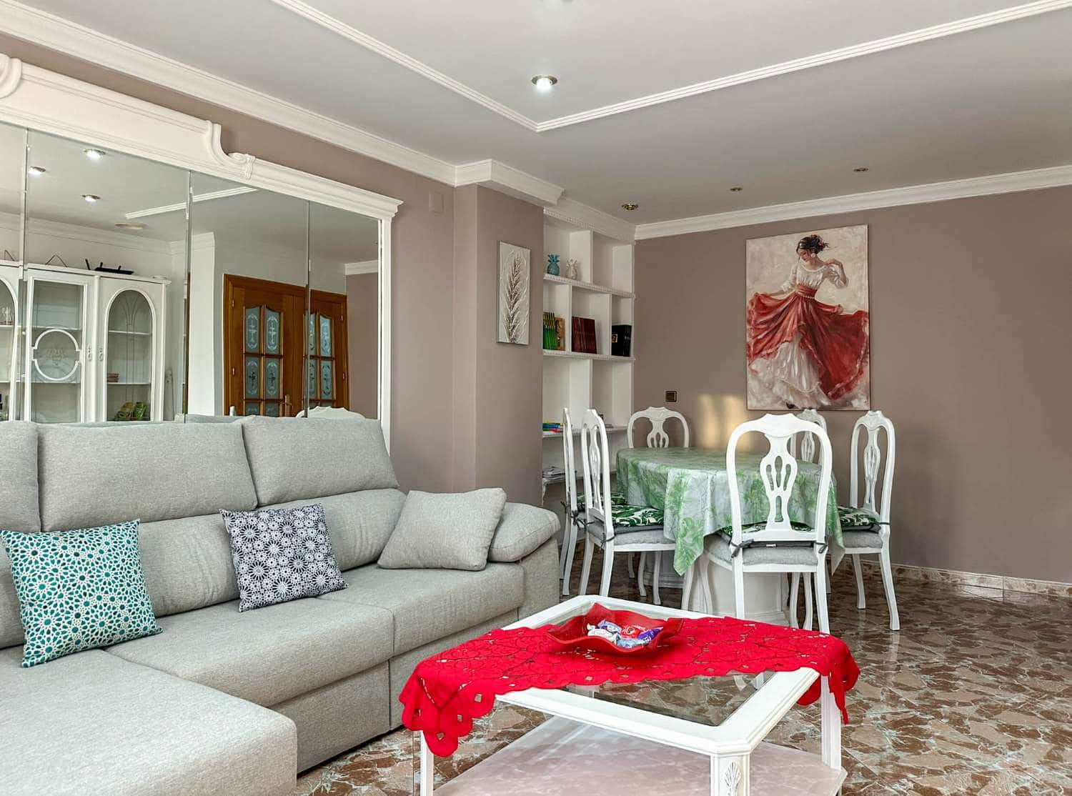 Piso de 3 habitaciones en Vélez de Benaudalla en alquiler - 750 € (Ref: 9518557)