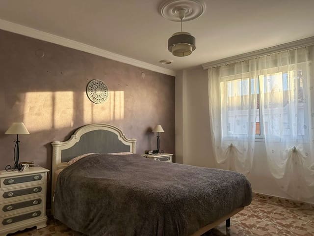 Piso de 3 habitaciones en Vélez de Benaudalla en alquiler - 750 € (Ref: 9518557)