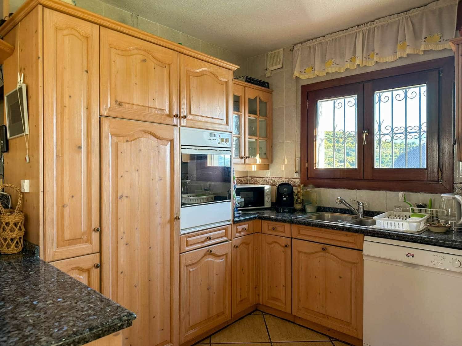 3 makuuhuone Omakotitalo myytävänä paikassa Salobrena - 850 000 € (Ref: 9533332)