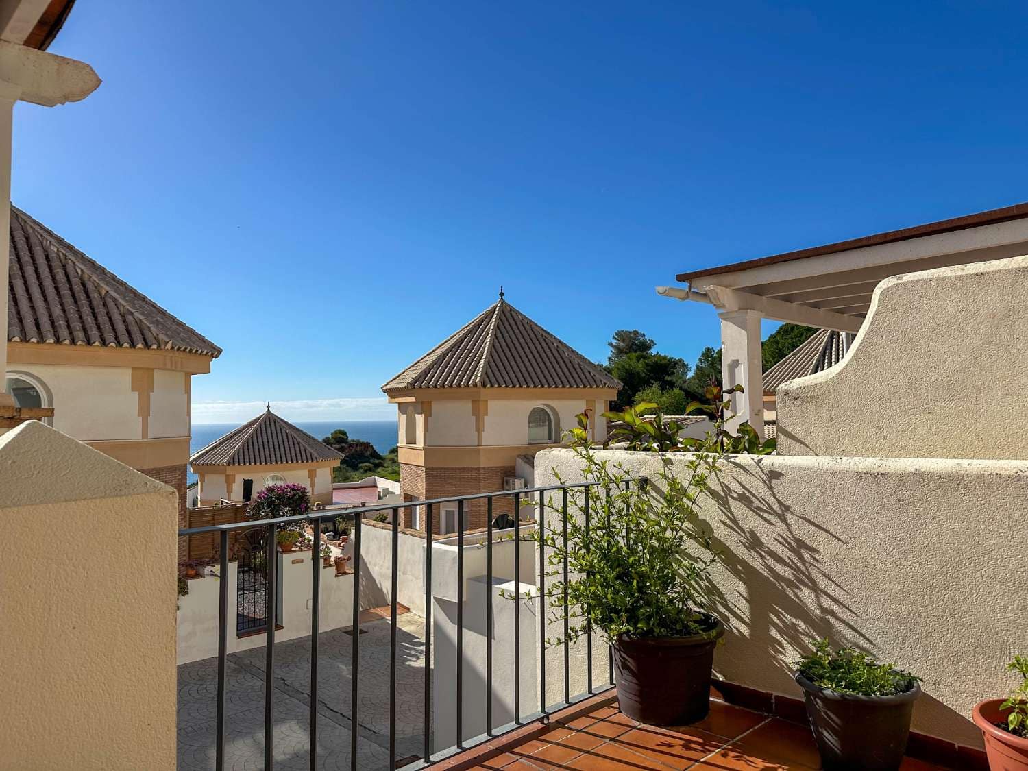 2 slaapkamer Rijtjeshuis te koop in Salobrena met zwembad garage - € 270.000 (Ref: 9604656)