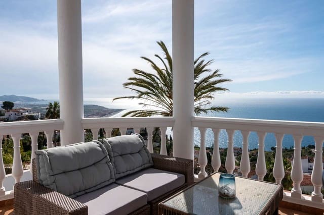 5 chambre Villa/Maison à vendre à Salobreña avec piscine - 950 000 € (Ref: 9780237)