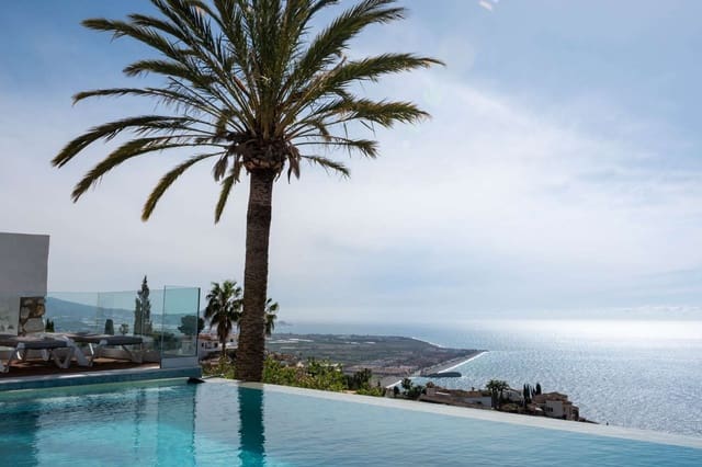 Chalet de 5 habitaciones en Salobreña en venta con piscina - 895.000 € (Ref: 9780237)