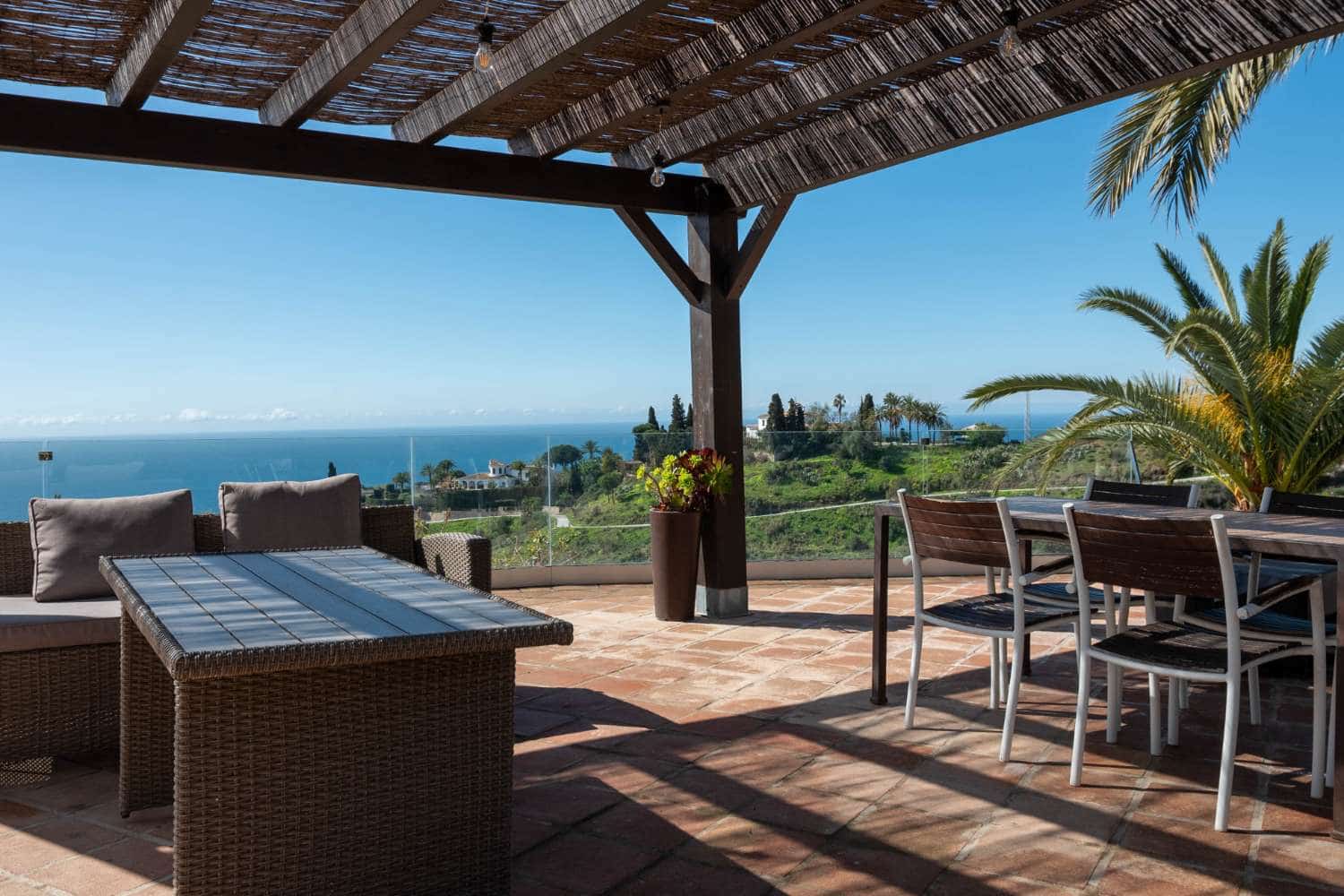 5 chambre Villa/Maison à vendre à Salobrena avec piscine - 950 000 € (Ref: 9780237)