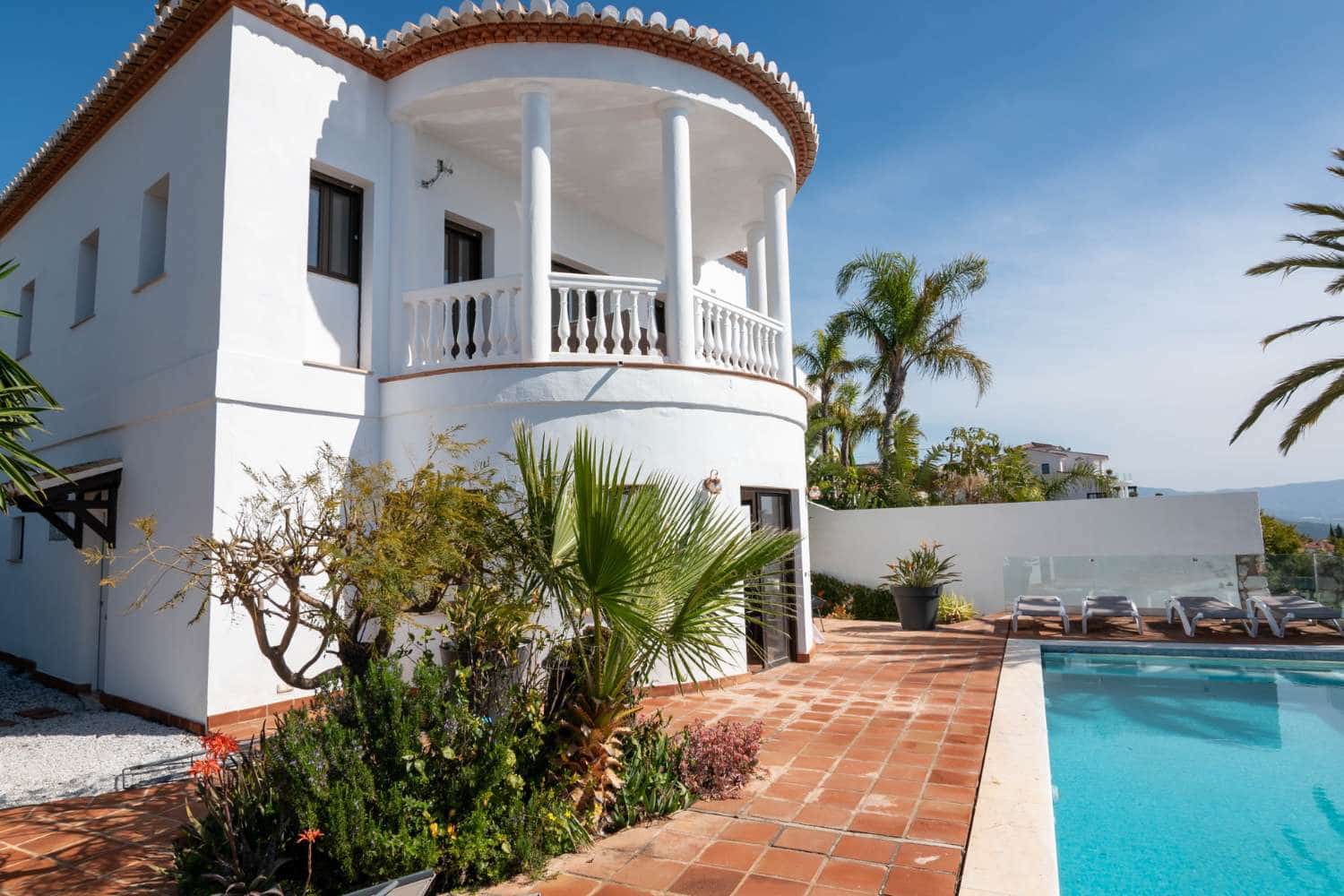 5 chambre Villa/Maison à vendre à Salobrena avec piscine - 950 000 € (Ref: 9780237)