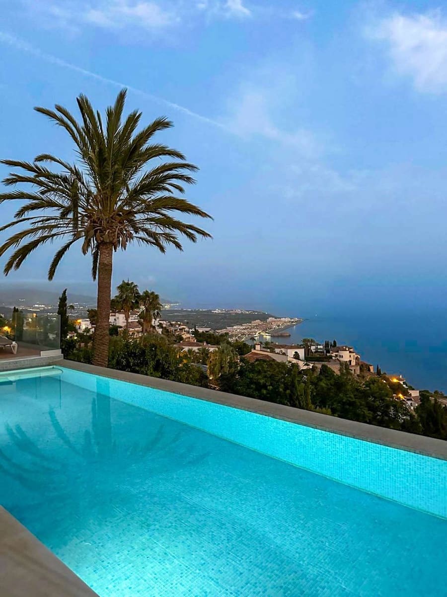 5 chambre Villa/Maison à vendre à Salobrena avec piscine - 895 000 € (Ref: 9780237)