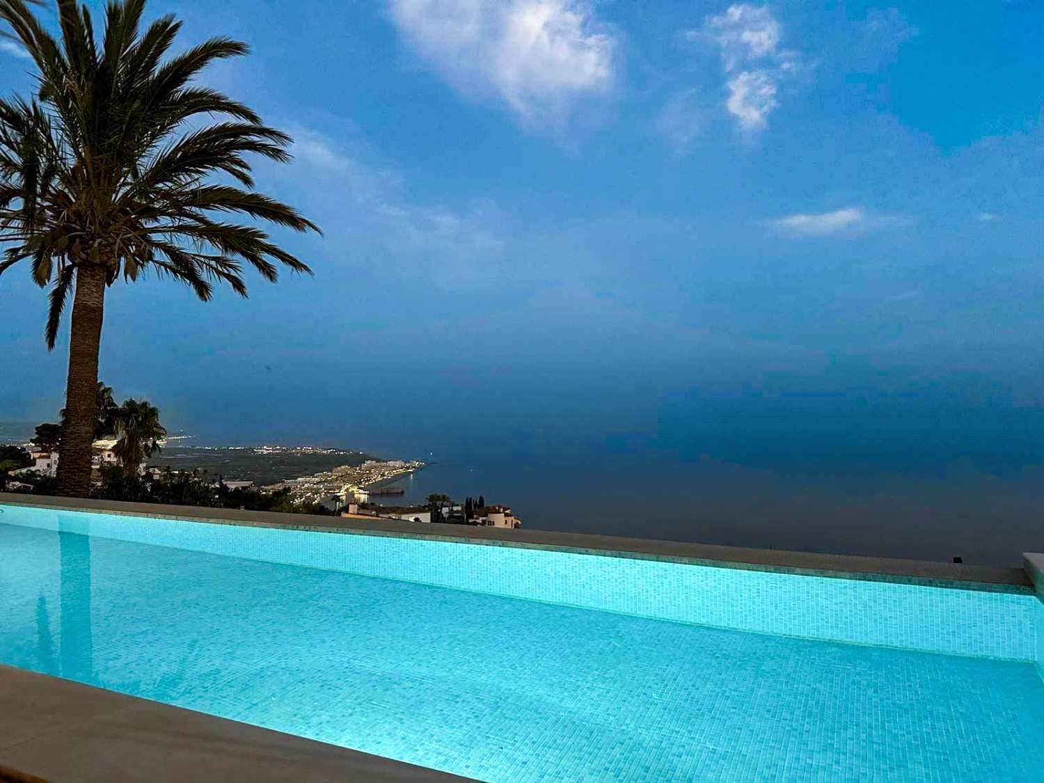 5 chambre Villa/Maison à vendre à Salobrena avec piscine - 895 000 € (Ref: 9780237)
