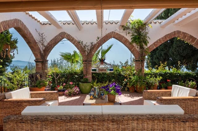 3 quarto Casa em Banda para venda em Almuñécar com piscina garagem - 650 000 € (Ref: 9804067)