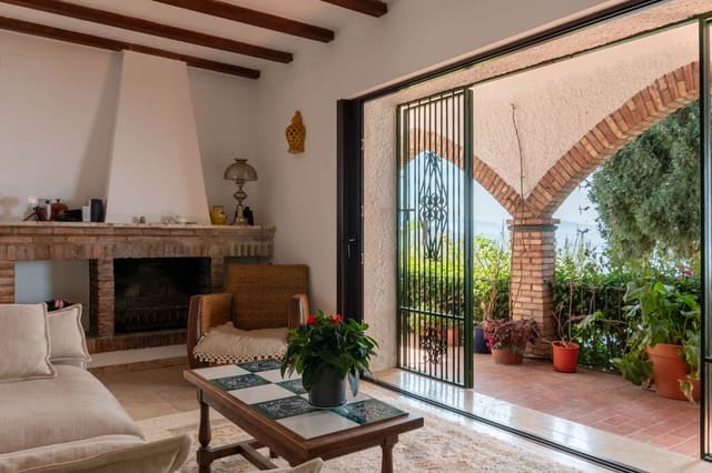 3 quarto Casa em Banda para venda em Almuñécar com piscina garagem - 650 000 € (Ref: 9804067)