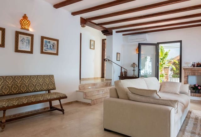 3 quarto Casa em Banda para venda em Almuñécar com piscina garagem - 650 000 € (Ref: 9804067)